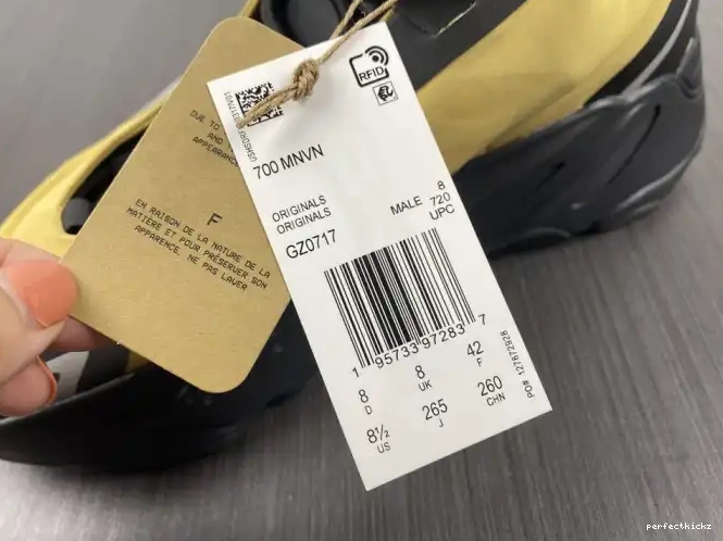 Boost 700 'Honey MNVN Yeezy GZ0717 Flux' 0626